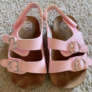 Baby girls sandals in pink with Velcro closure